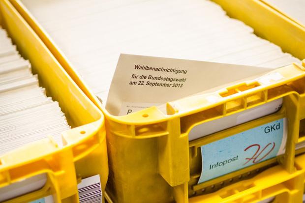 
Die Wahlbenachrichtigungen stellt die Post ab 21. August zu. Foto: Stadt Stuttgart / Michael Haußmann

